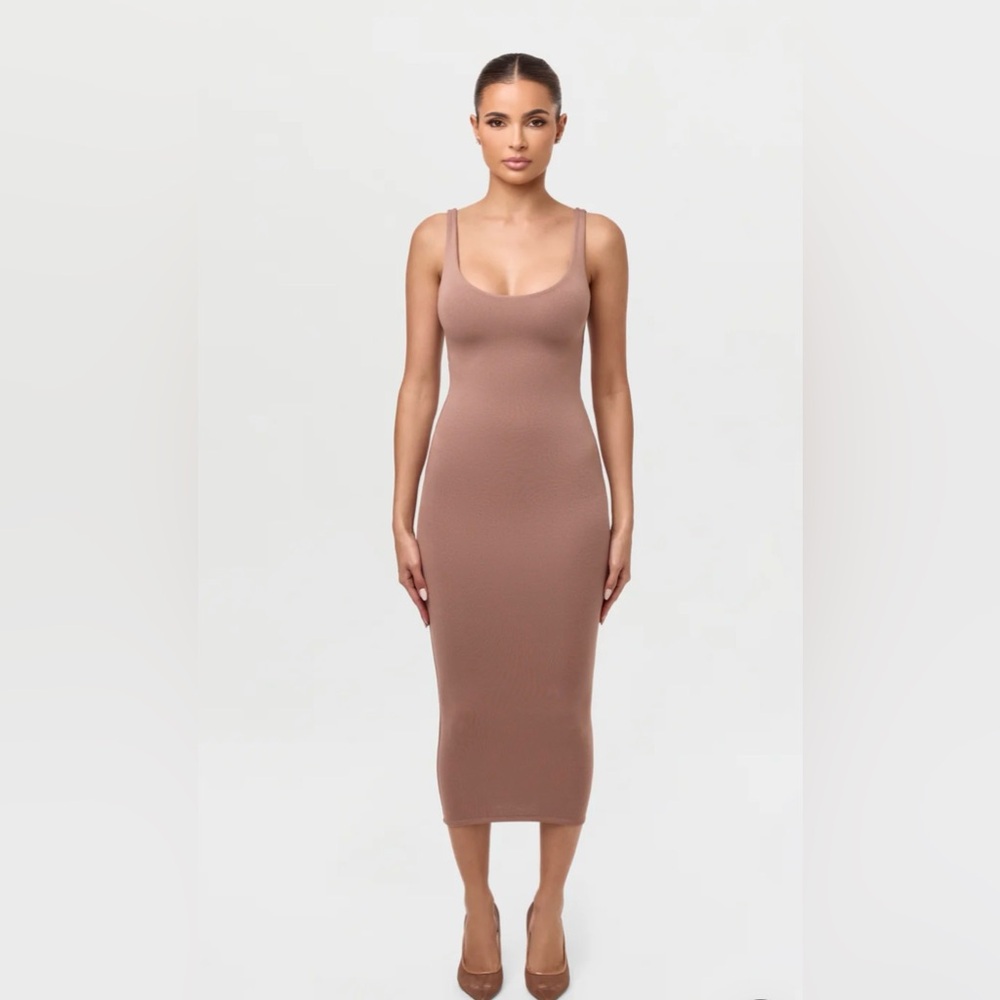 naked wardrobe Mauve Taupe Scoop Neck Midi Dress